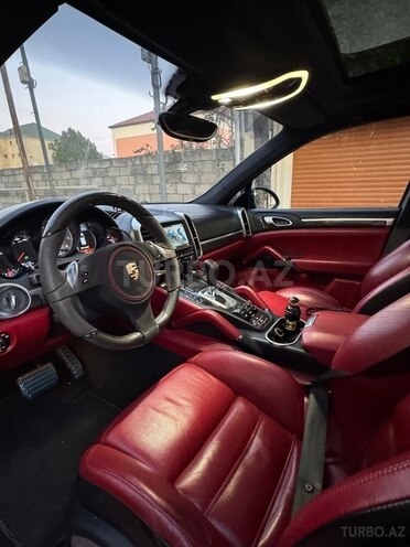 Porsche Cayenne GTS-3