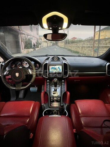Porsche Cayenne GTS-5