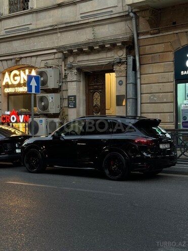 Porsche Cayenne GTS-4