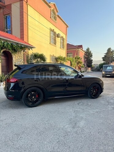 Porsche Cayenne GTS-8