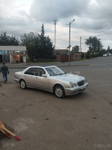 Mercedes E 270 2001, 445,212 km - 2.7 l - Masallı
