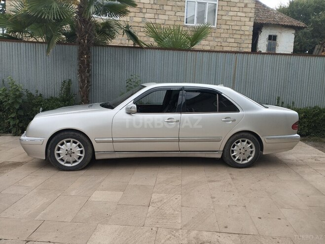 Mercedes E 270 2001, 445,212 km - 2.7 l - Masallı