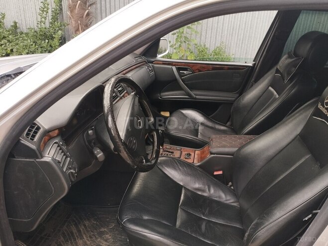 Mercedes E 270 2001, 445,212 km - 2.7 l - Masallı