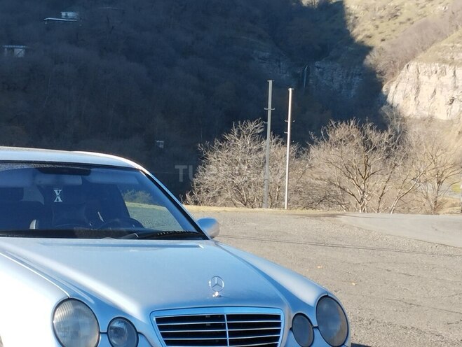 Mercedes E 270 2001, 445,212 km - 2.7 l - Masallı