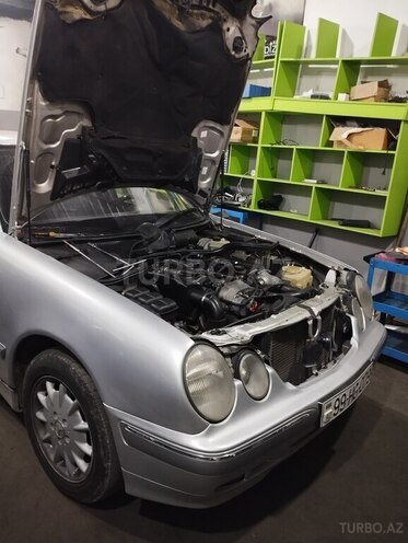Mercedes E 270 2001, 445,212 km - 2.7 l - Masallı