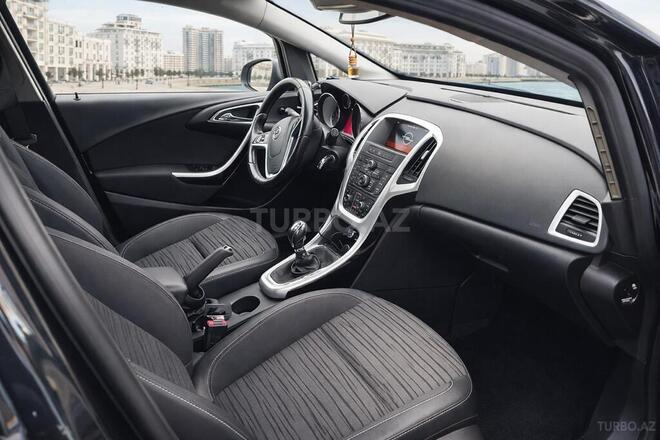 Opel Astra 2014, 242,553 km - 1.6 l - Bakı