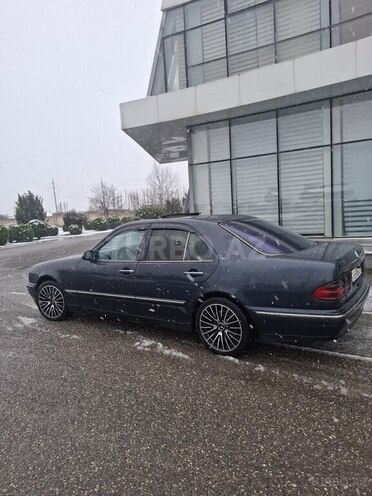 Mercedes E 270 1999, 481,365 km - 2.7 л - Xaçmaz