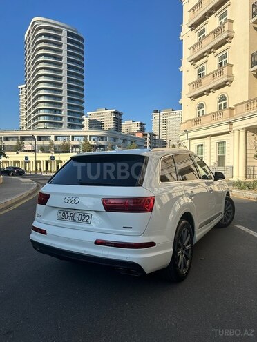 Audi Q7-3