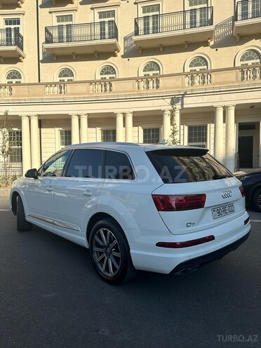 Audi Q7-4
