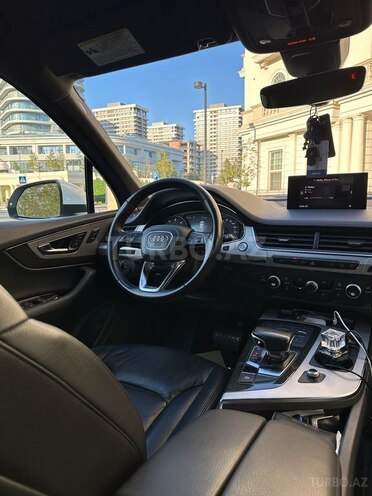 Audi Q7-5
