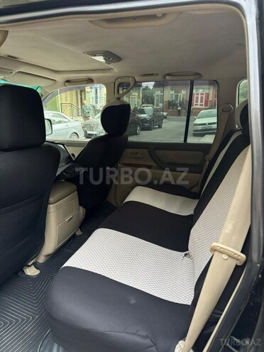 Toyota Land Cruiser-7