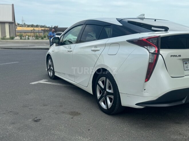 Toyota Prius-5