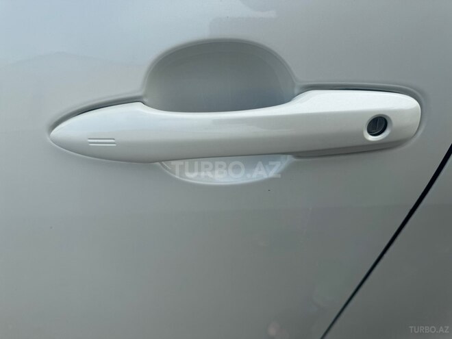 Toyota Prius-13