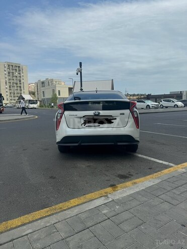Toyota Prius-6
