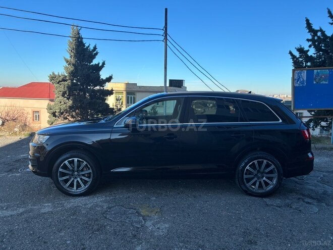 Audi Q7-5