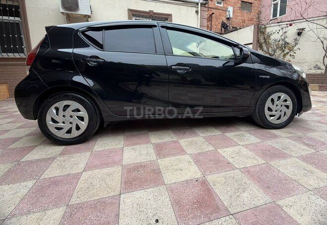Toyota Prius C 2015, 162,544 km - 1.5 l - Bakı
