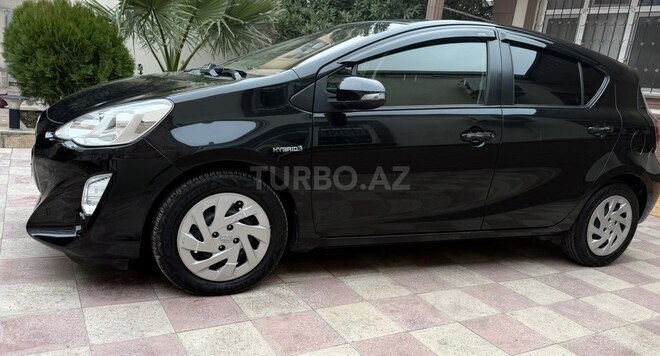 Toyota Prius C 2015, 162,544 km - 1.5 l - Bakı