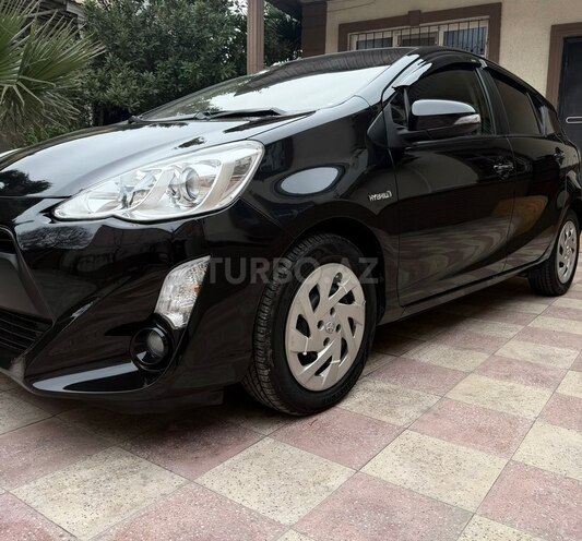Toyota Prius C 2015, 162,544 km - 1.5 l - Bakı