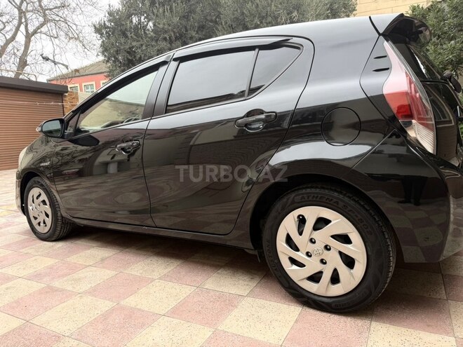 Toyota Prius C 2015, 162,544 km - 1.5 l - Bakı