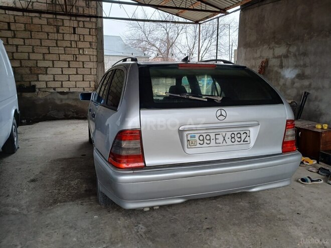 Mercedes C 220 2000, 560,258 km - 2.5 l - Beyləqan