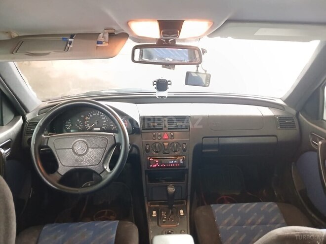 Mercedes C 220 2000, 560,258 km - 2.5 l - Beyləqan