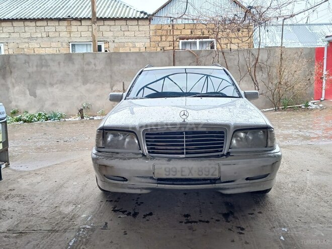 Mercedes C 220 2000, 560,258 km - 2.5 l - Beyləqan