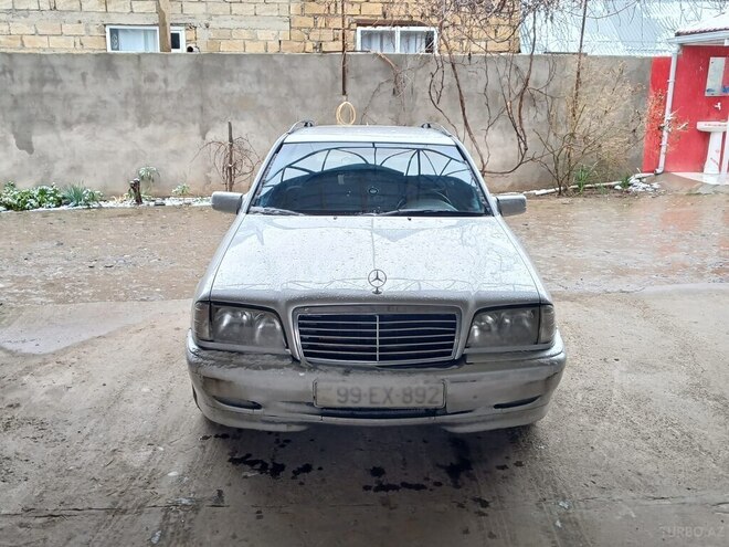 Mercedes C 220 2000, 560,258 km - 2.5 l - Beyləqan