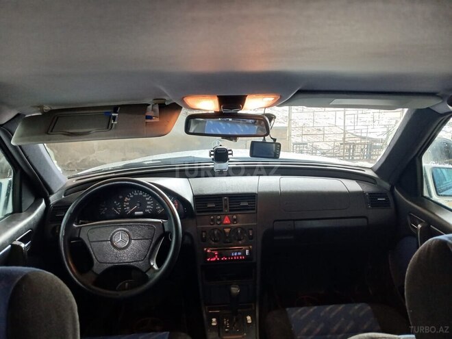 Mercedes C 220 2000, 560,258 km - 2.5 l - Beyləqan