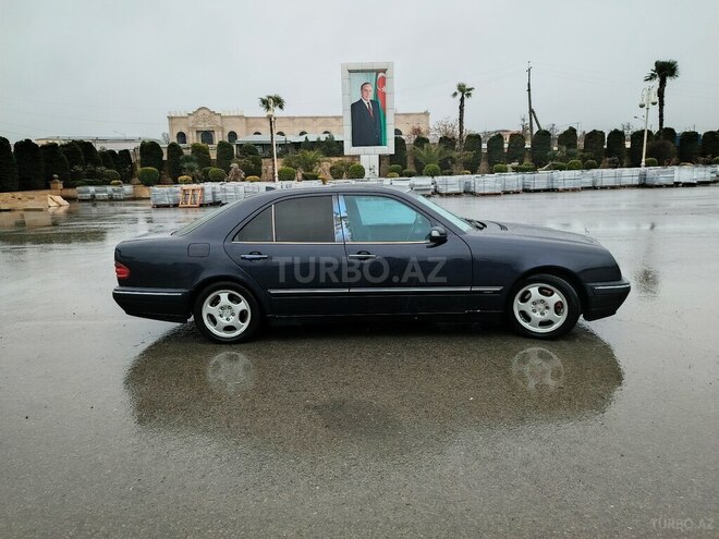 Mercedes E 270 2000, 409,000 km - 2.7 l - Bərdə