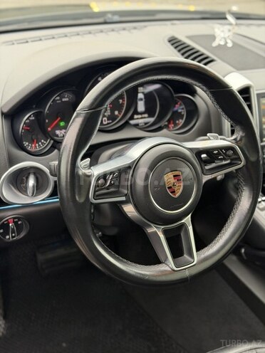Porsche Cayenne S-9