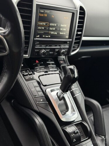 Porsche Cayenne S-10