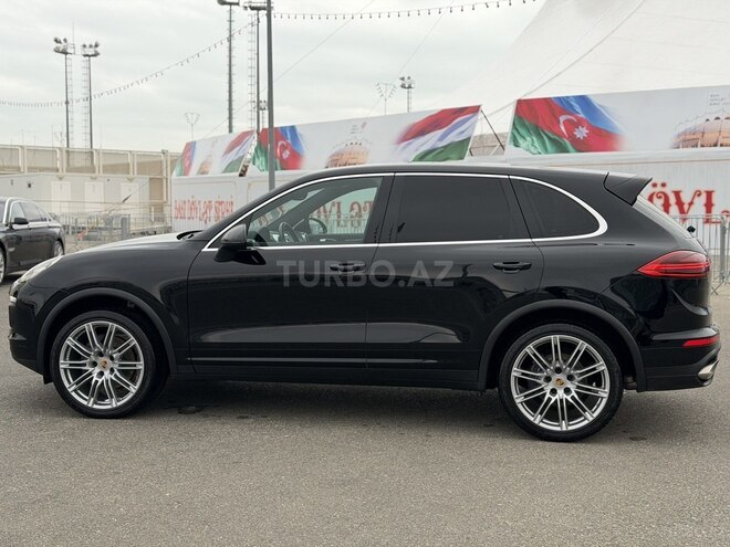 Porsche Cayenne S-8