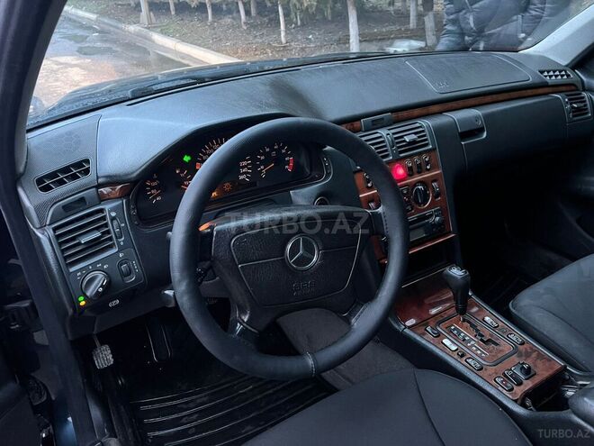 Mercedes E 240 1999, 275,000 km - 2.4 l - Sumqayıt