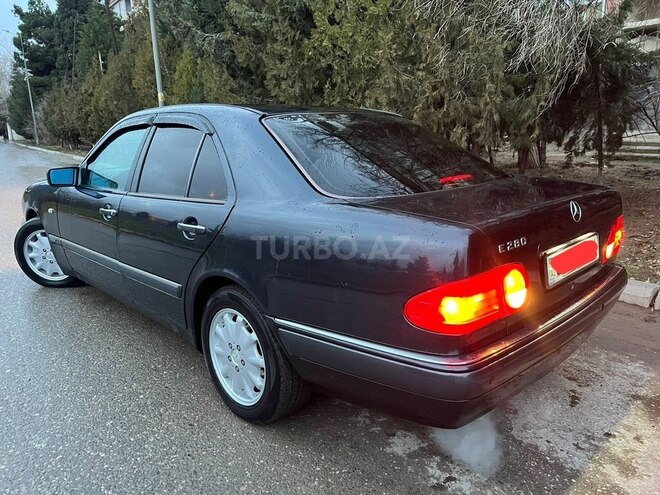 Mercedes E 240 1999, 275,000 km - 2.4 l - Sumqayıt