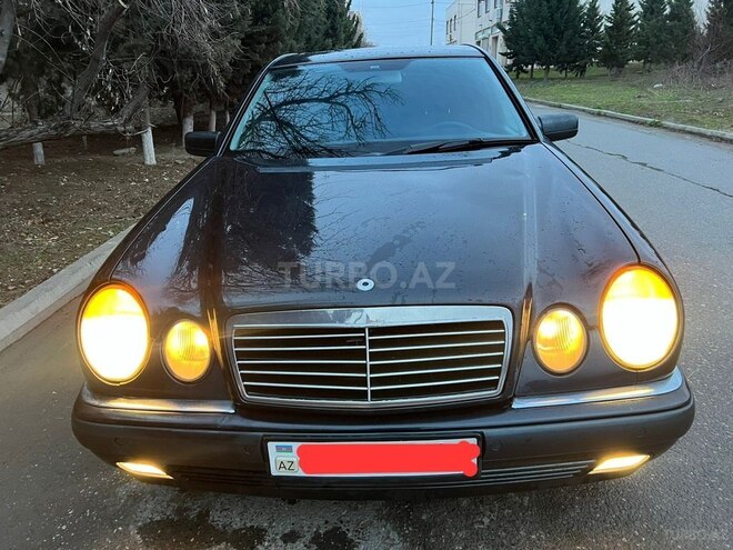 Mercedes E 240 1999, 275,000 km - 2.4 l - Sumqayıt