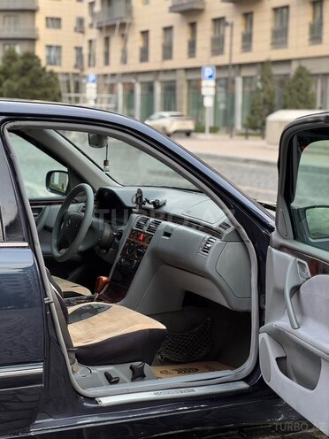 Mercedes E 270 2000, 478,550 km - 2.7 l - Bakı