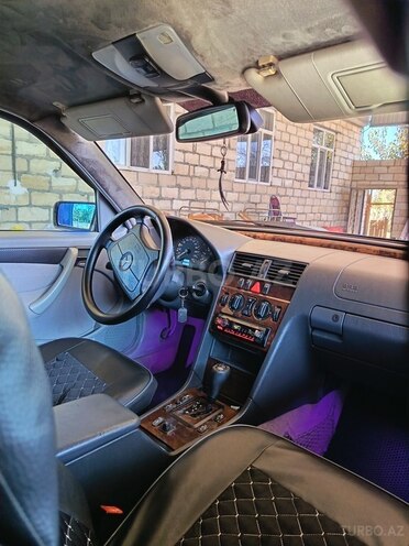 Mercedes C 200 2000, 254,025 km - 2.0 l - Tovuz