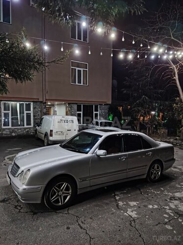 Mercedes E 240 1997, 281,491 km - 2.4 l - Qax