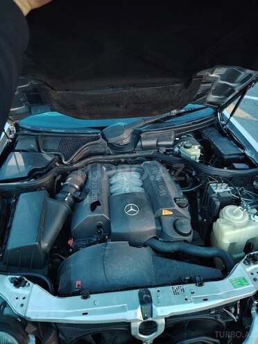 Mercedes E 240 1997, 281,491 km - 2.4 l - Qax