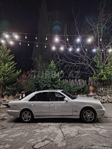 Mercedes E 240 1997, 281,491 km - 2.4 l - Qax