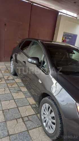 Opel Astra 2011, 213,000 km - 1.4 л - Bakı