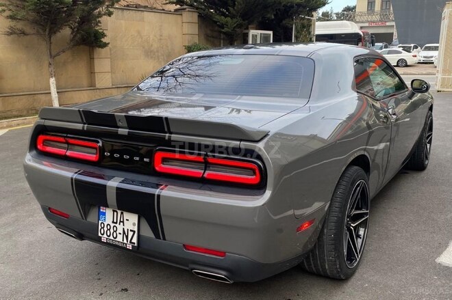 Dodge Challenger-4