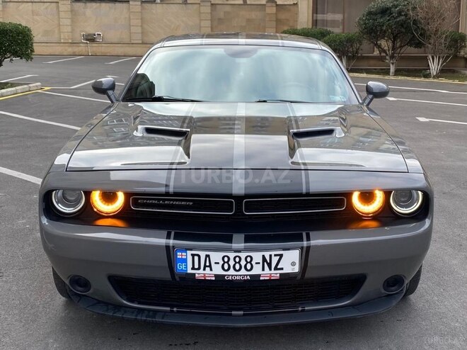 Dodge Challenger-1