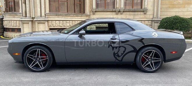 Dodge Challenger-3