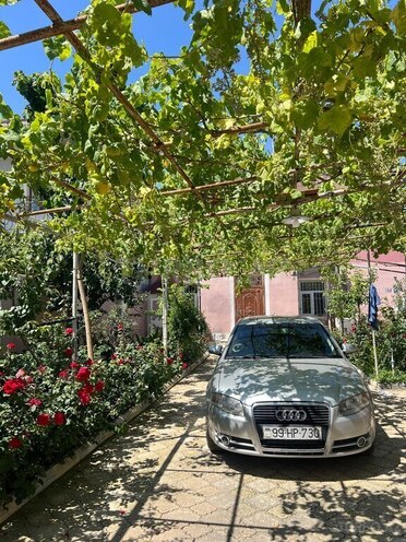 Audi A4-3