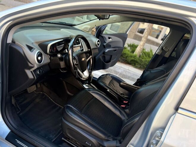 Chevrolet Aveo-12