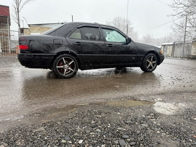 Mercedes C 180 1995, 430,000 km - 1.8 l - Qəbələ