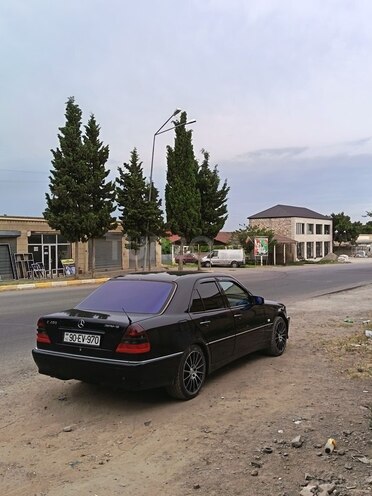Mercedes C 200 2000, 254,025 km - 2.0 l - Tovuz