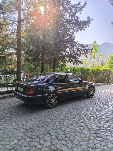 Mercedes C 200 2000, 254,025 km - 2.0 l - Tovuz