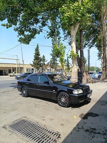 Mercedes C 200 2000, 254,025 km - 2.0 l - Tovuz